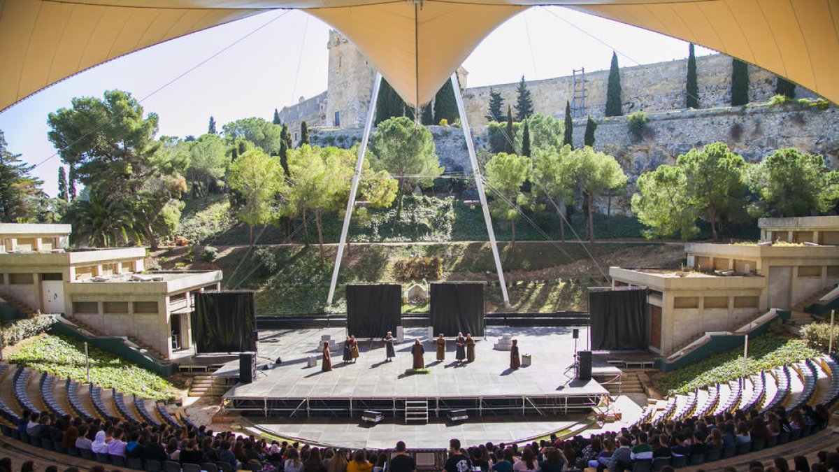 El Teatre Grecollatí omple el Camp de Mart amb 3.100 alumnes
