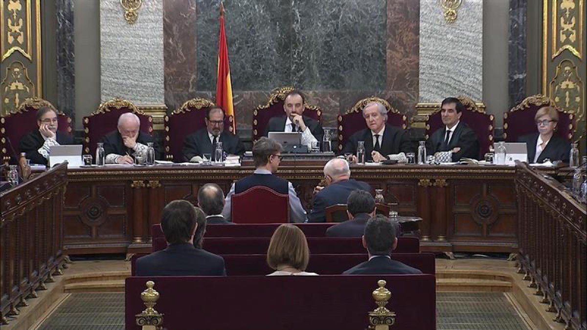 Les protestes contra policies els dies previs a l'1-O centraran la sessió d'aquest dijous