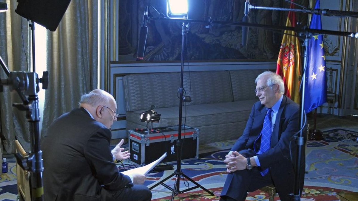 Borrell a un periodista de la televisió pública alemanya: