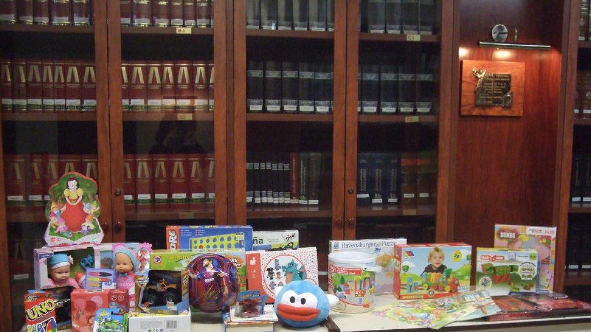 Cruz Roja, juguetes solidarios, Colegio de Graduados Sociales de Tarragona