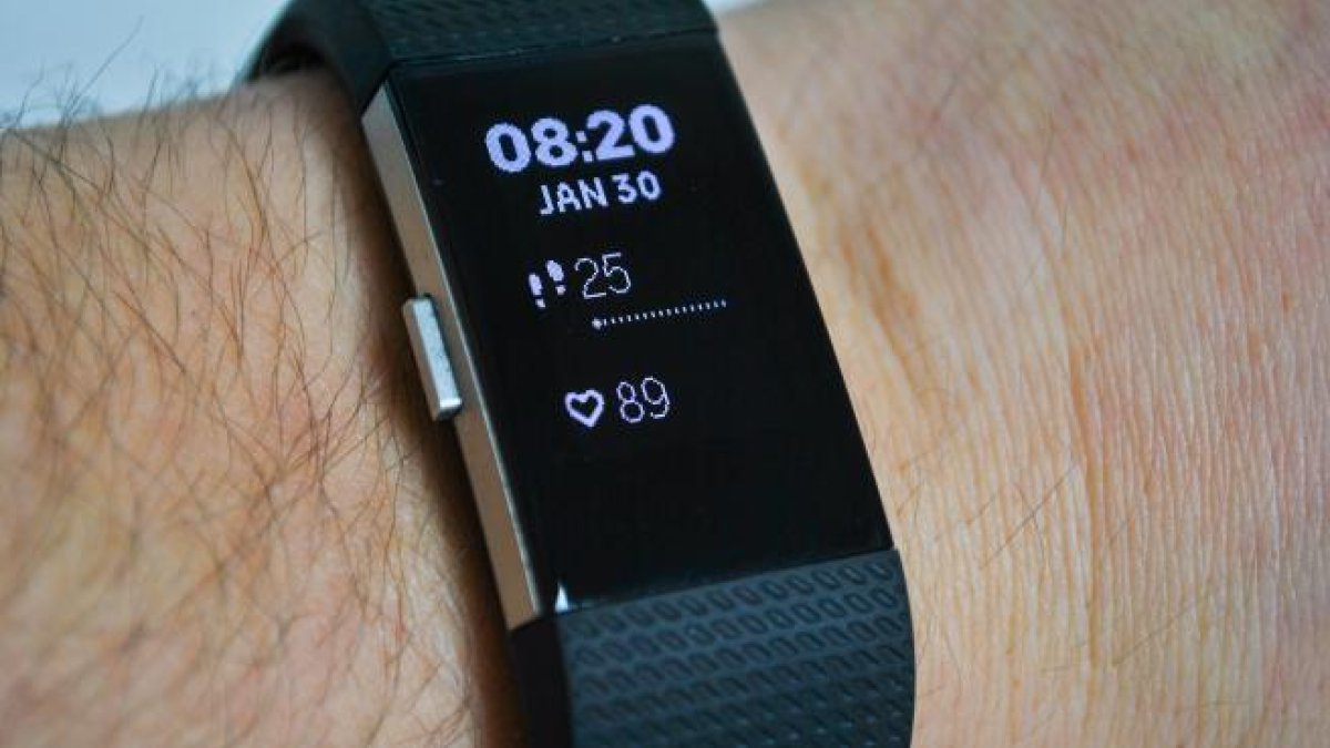 Una mujer descubre que su pareja lo engaña gracias a una pulsera a Fitbit