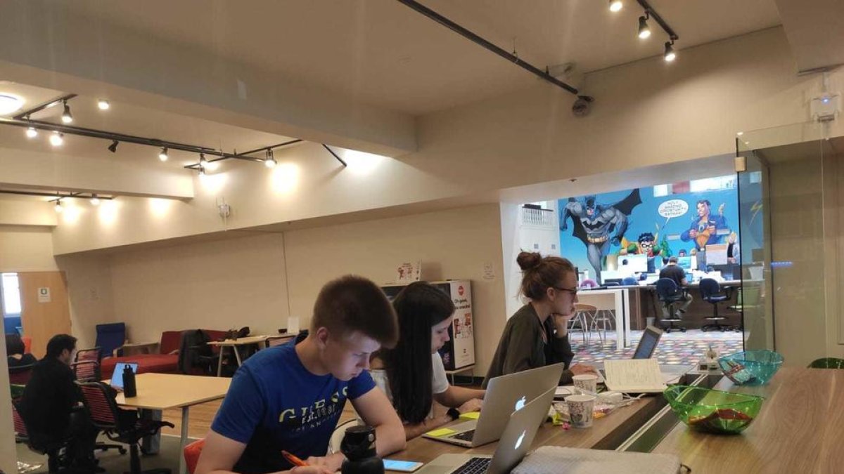 Tres estudiantes de Lestonnac desenvolpen una plataforma de ayuda voluntaria a Silicon Valley