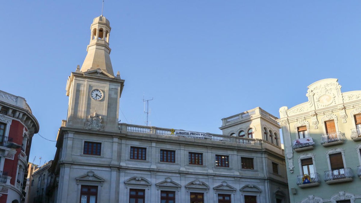 Ayuntamiento de Reus, fachada