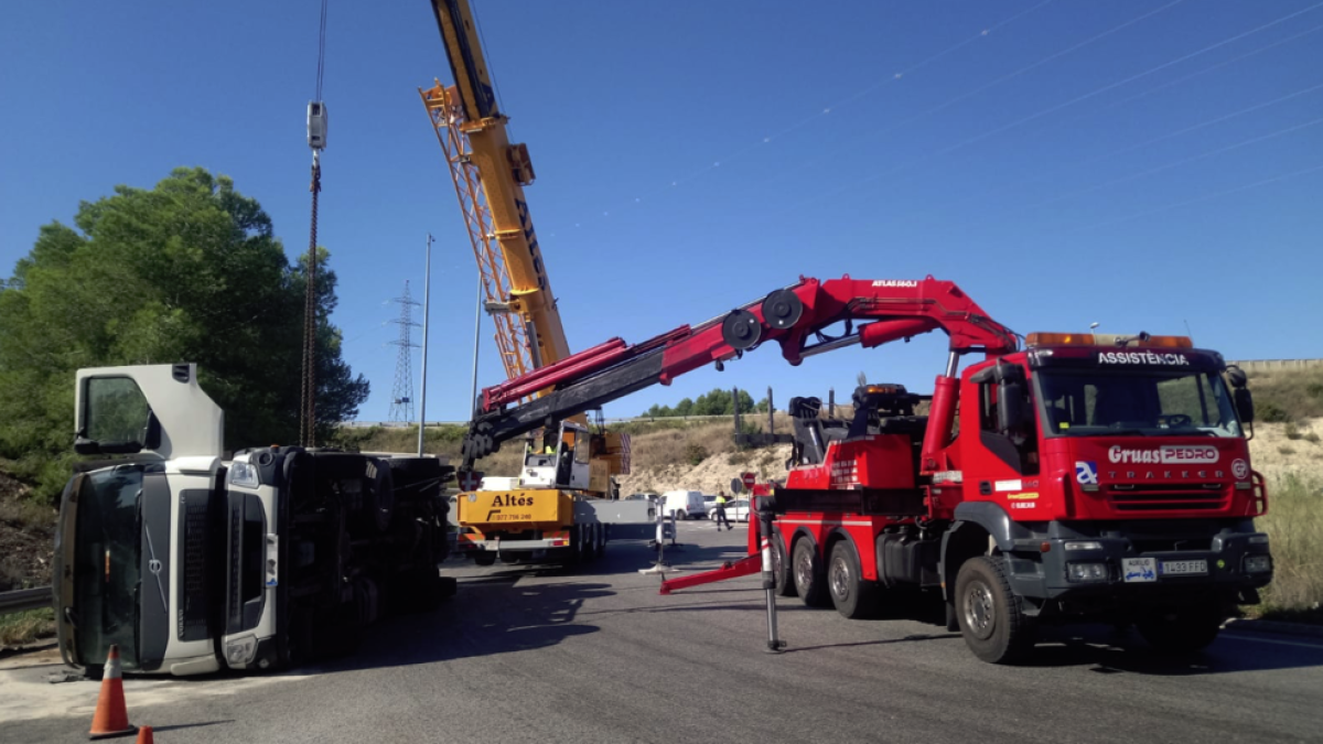 Vuelca un camión en Tarragona