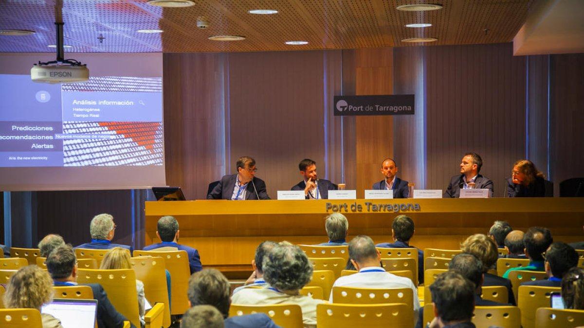 Los puertos abordan la implantación de los procesos de automatización y de la tecnología 'blockchain'