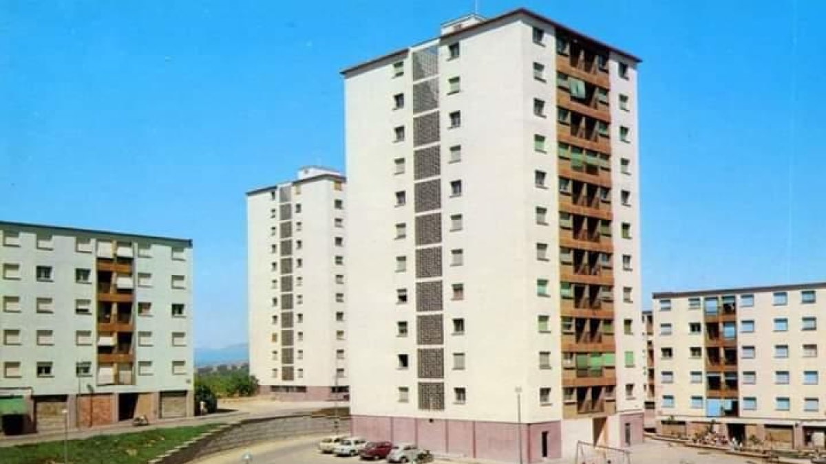 monument sardanista, plaça Sardana, Sant Pere i Sant Pau