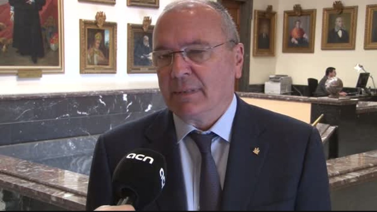 Carles Pellicer, Junta Electoral Central, pancarta, Ajuntament, alcalde de Reus, JEC, presos polítics, lona