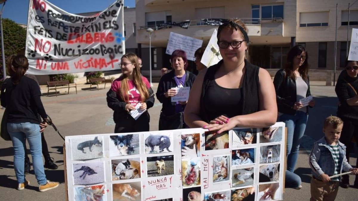 Convoquen una manifestació en contra del maltractament animal a l'Ampolla