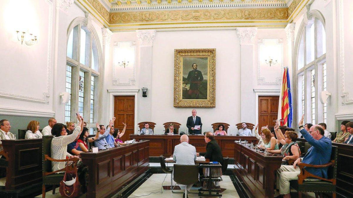 PSC, CUP y Cs en bloque votó en contra de las cuentas formuladas para lo que resta del año.
