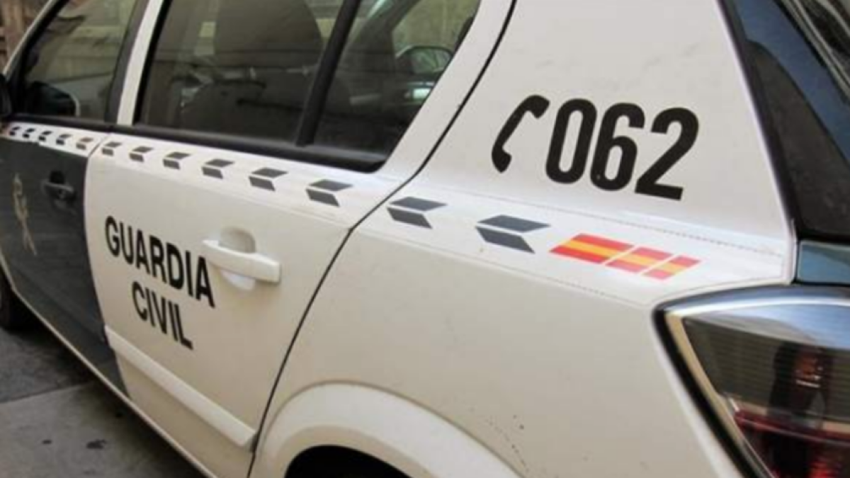 Un agente fuera de servicio detén un hombre que había cerrado a su pareja en el maletero de su coche