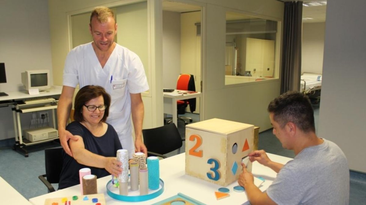 Estudiantes de Fisioterapia de la URV crean materiales para terapia ocupacional y cognitiva