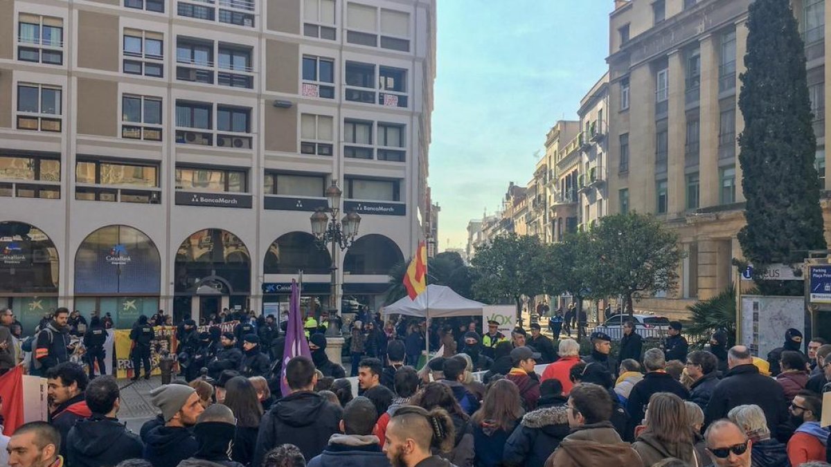 Concentración contra VOX en Reus