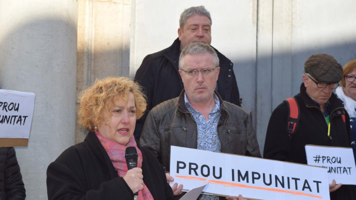 Un centenar de persones es manifesten contra els abusos a menors i les paraules de l'arquebisbe de Tarragona