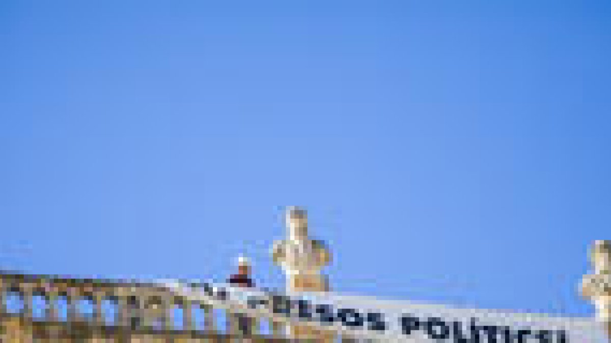 L'Ajuntament de Tarragona retira la pancarta i tornarà a posar-la després de les eleccions