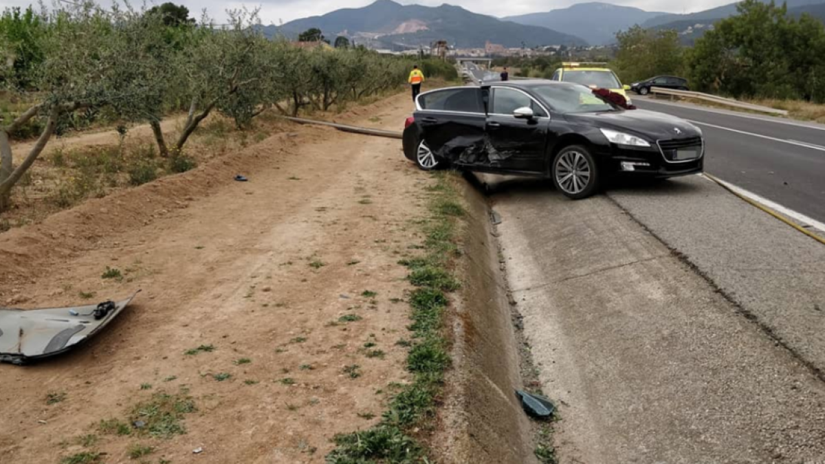 Tres ferits lleus en un accident de trànsit entre dos cotxes a Alcover