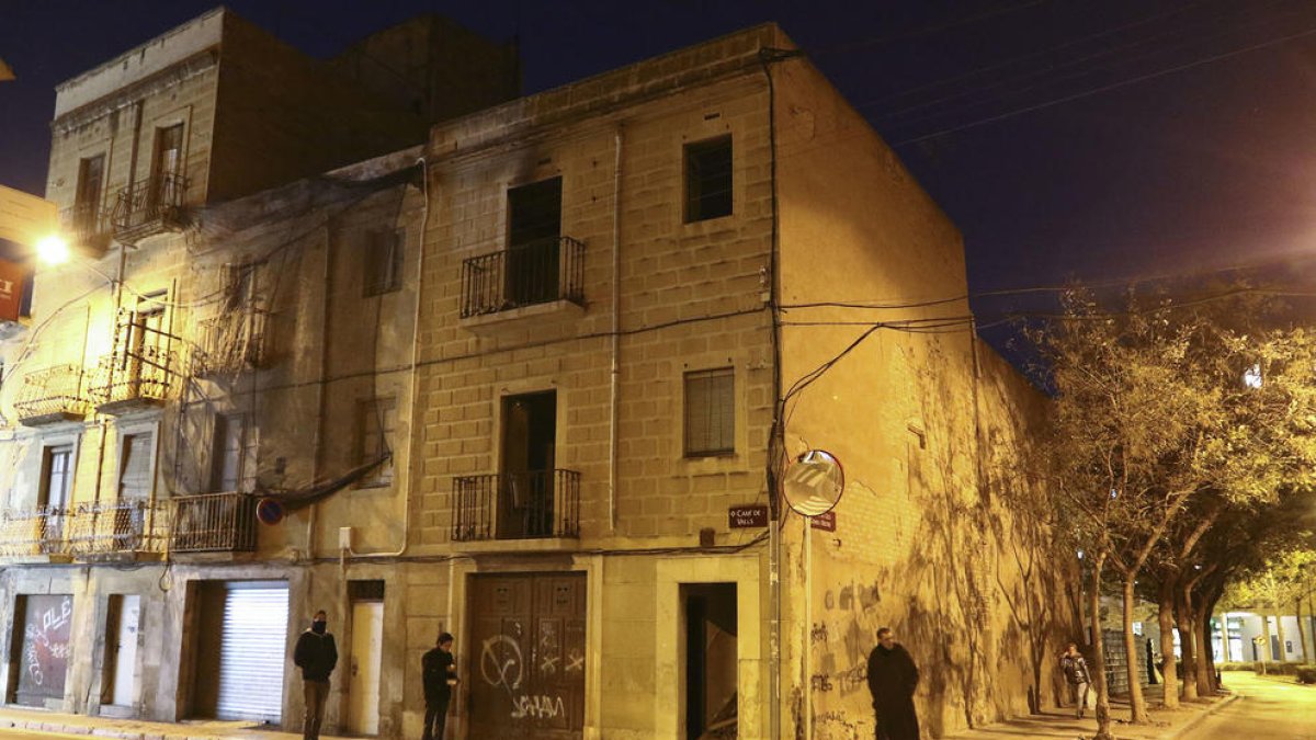 Denuncien «trànsit d'ocupes» i aldarulls en un bloc del camí de Valls de Reus