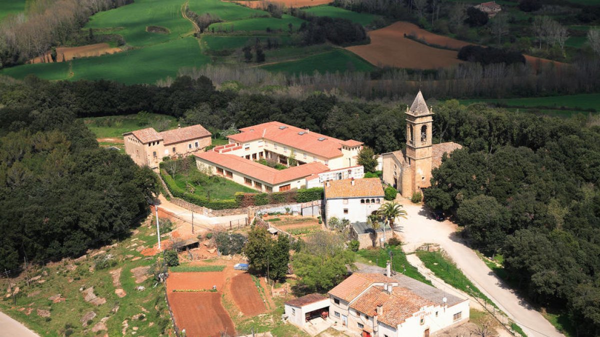 Cuatro encapuchados armados con un machete asaltan una masía en Llorà y amenazan madre e hija