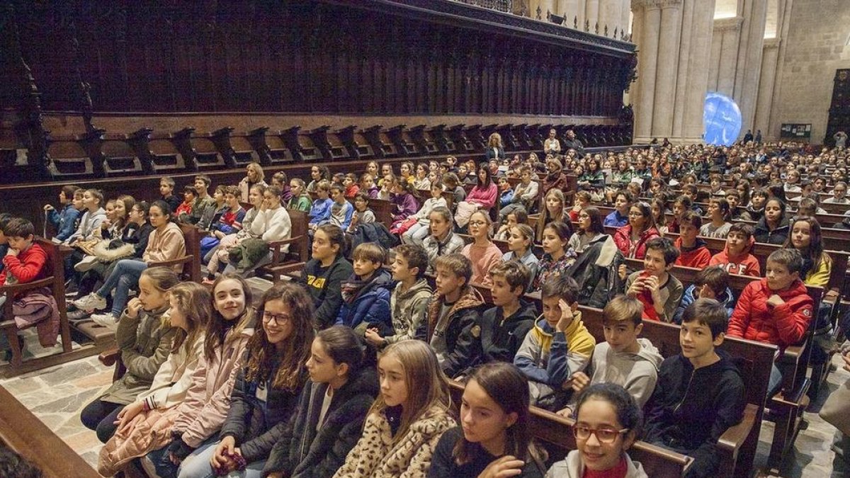 500 alumnos de sexto de primaria llenan la Catedral de Tarragona