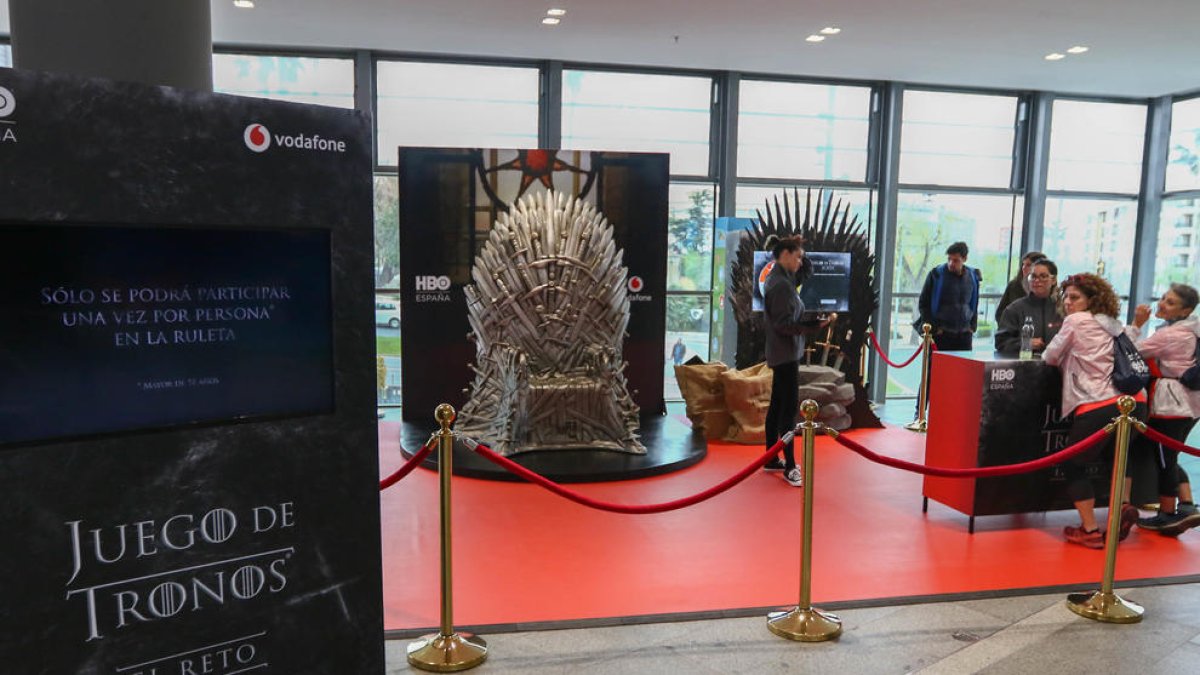 Los fans de 'Juego de Tronos' ya disfrutan en La Fira con 'El Reto'