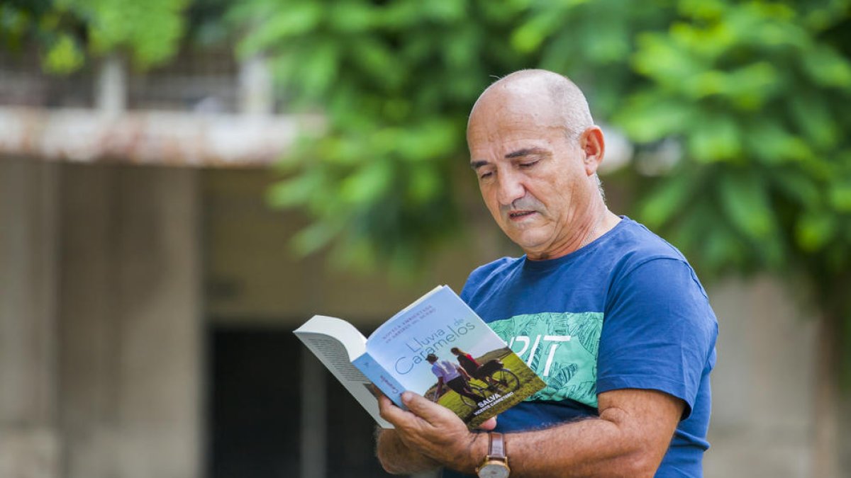 «Para escribir la novela recorrí los escenarios de la vida de los protagonistas»