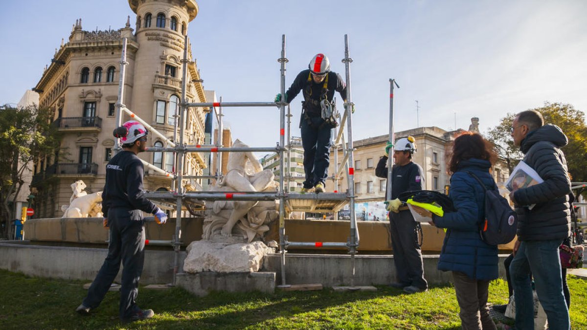 Començen els treballs de restauració de la Font del Centenari de Rambla Nova