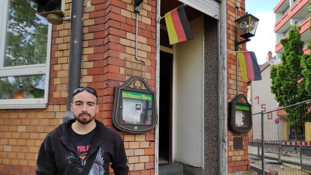 «Hi ha silenci al carrer i als autobusos i al tren la gent no parla gens»