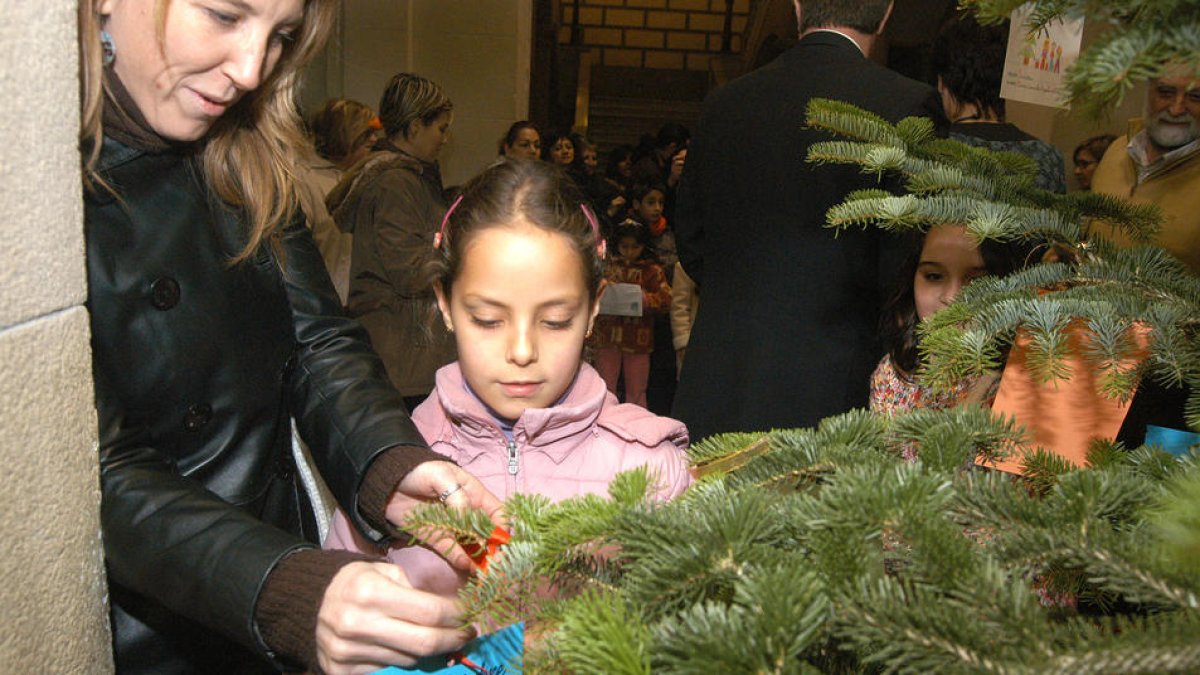 El árbol de los deseos mostrará los buenos propósitos a los estudiantes tarraconenses durante la Navidad