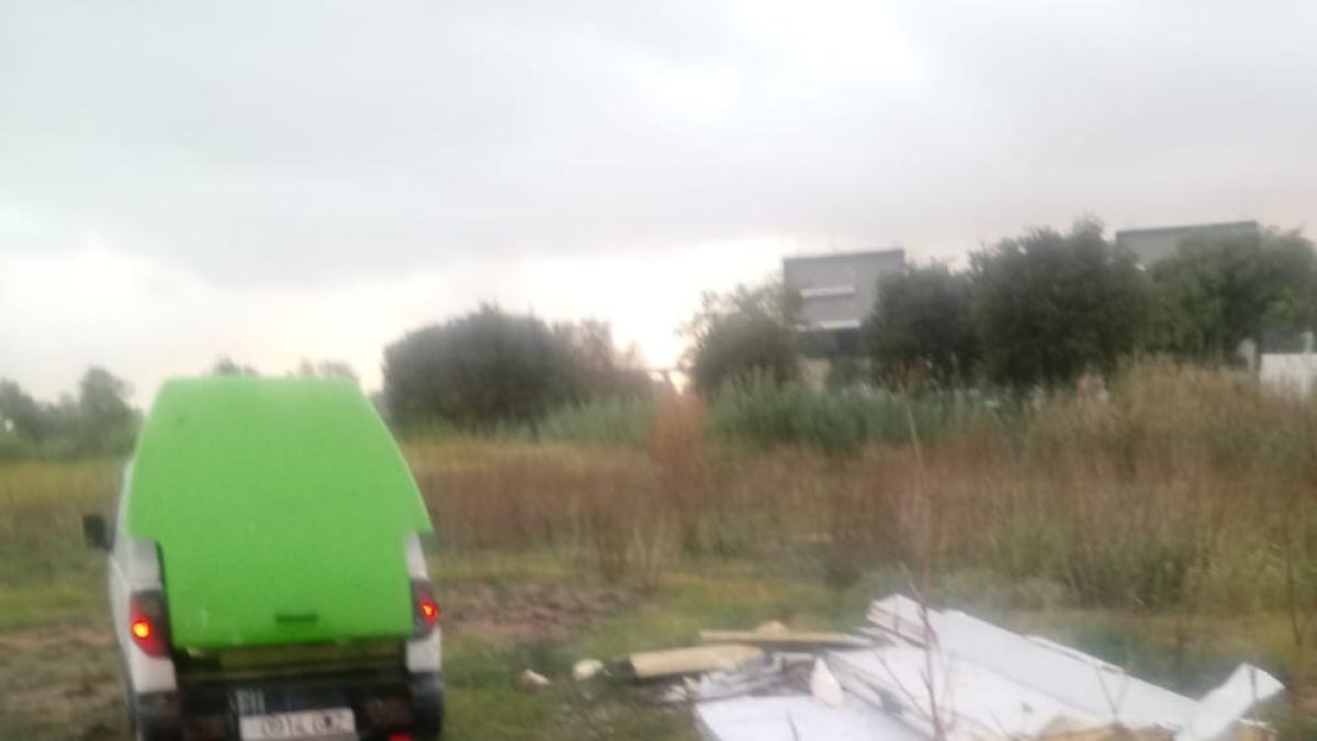 Retiren la runa i les deixalles acumulades a Mas Pellicer