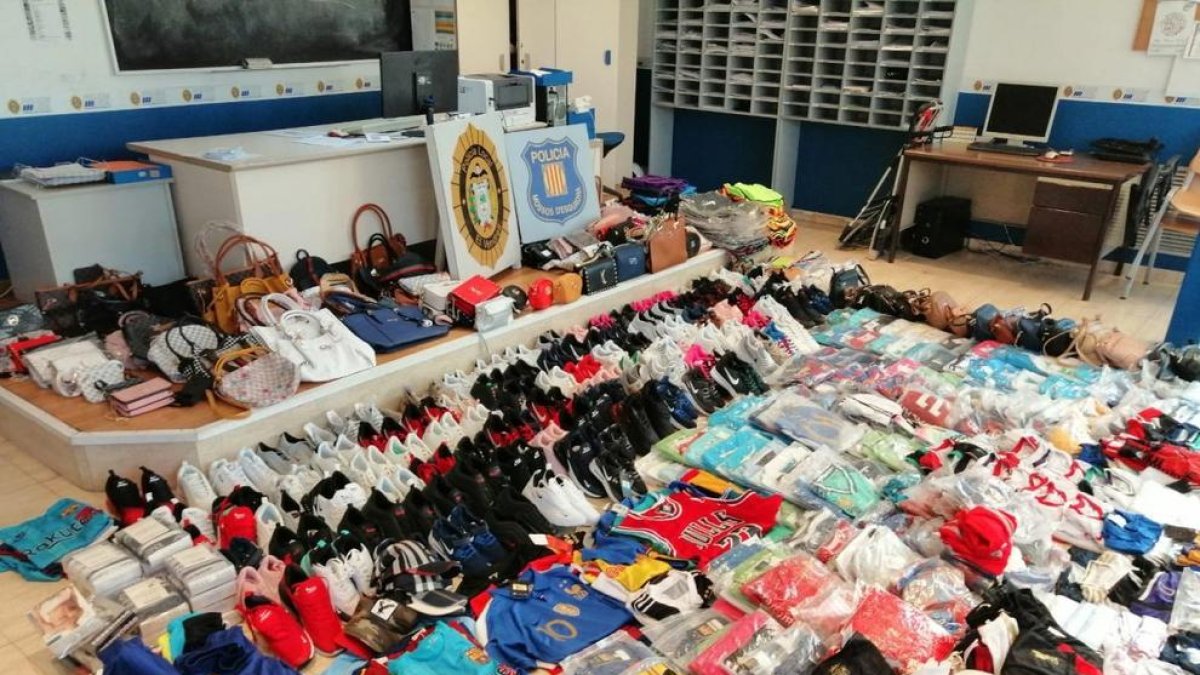 El Vendrell y Cambrils descartan que el operativo contra el 'Top manta' en Barcelona los afecte