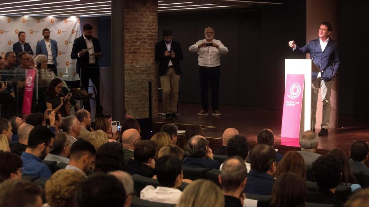 Constitucionalistes creuen crides a la unitat i retrets en l'acte de SCC