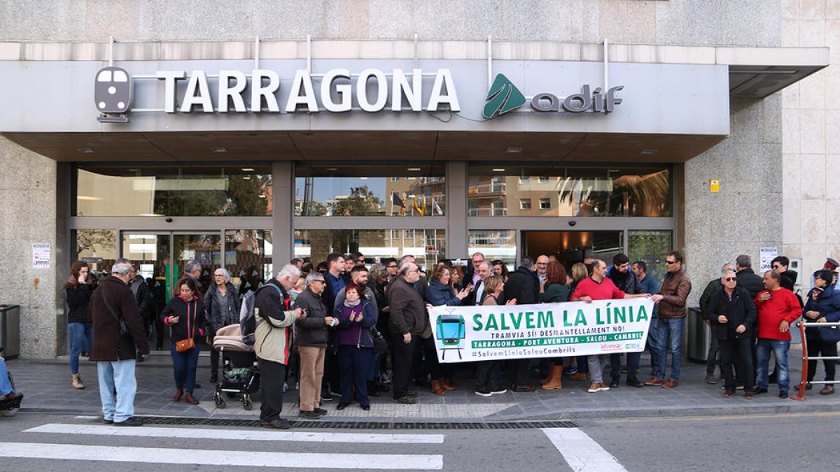 Exigen detener el desmantelamiento de la línea de la costa Salou-Cambrils