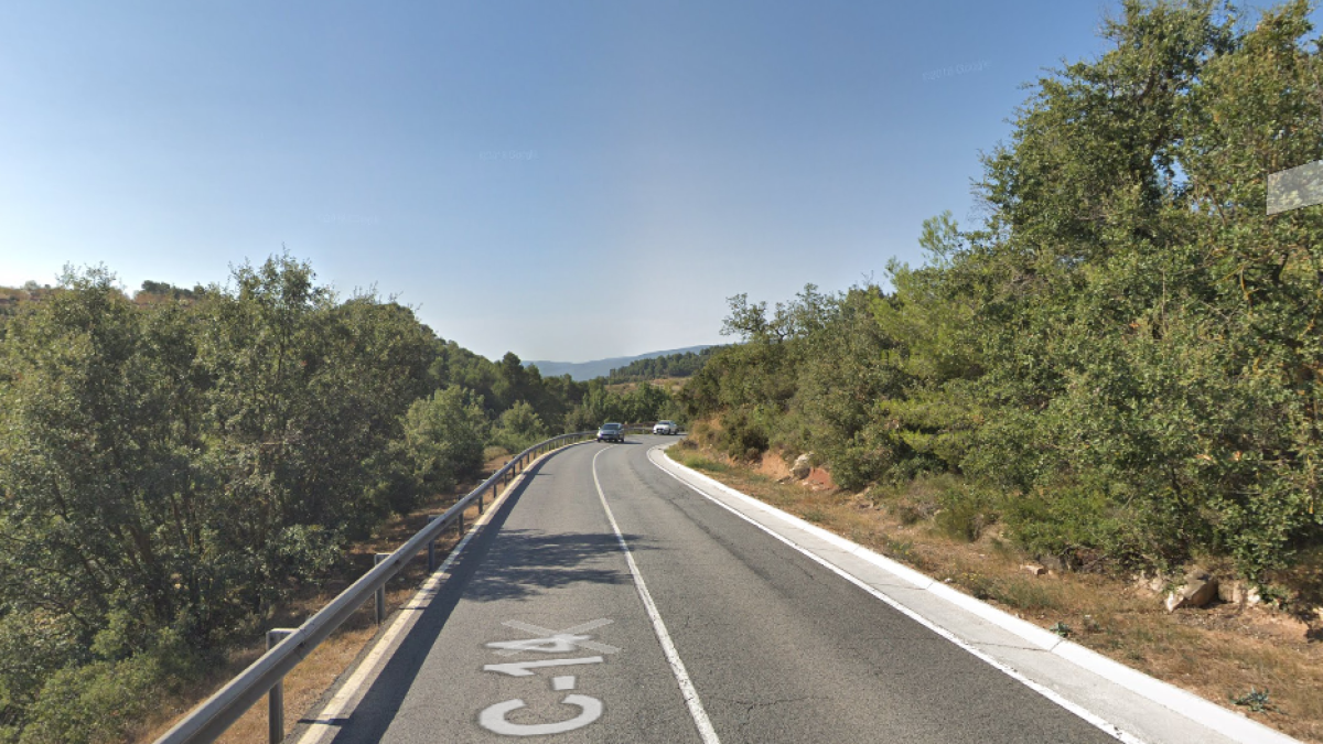 Dues persones greus en sortir-se un vehicle de la C-14 a Solivella