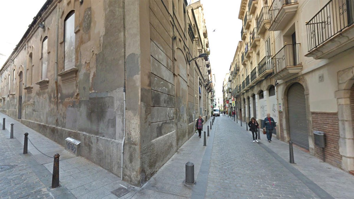 El barri del Carme de Reus reclama actuar contra els propietaris d'edificis en mal estat