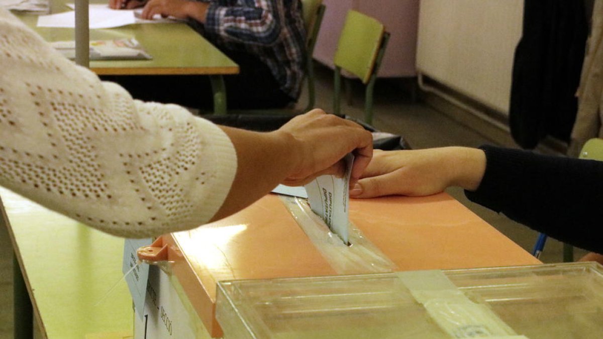 La participación en Cataluña es del 50,9% en las municipales y del 50,4% en las europeas a las seis, seis y quince puntos más