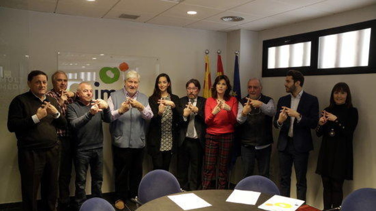 Pimec constituirá una mesa transversal para combatir el top manta en la costa catalana