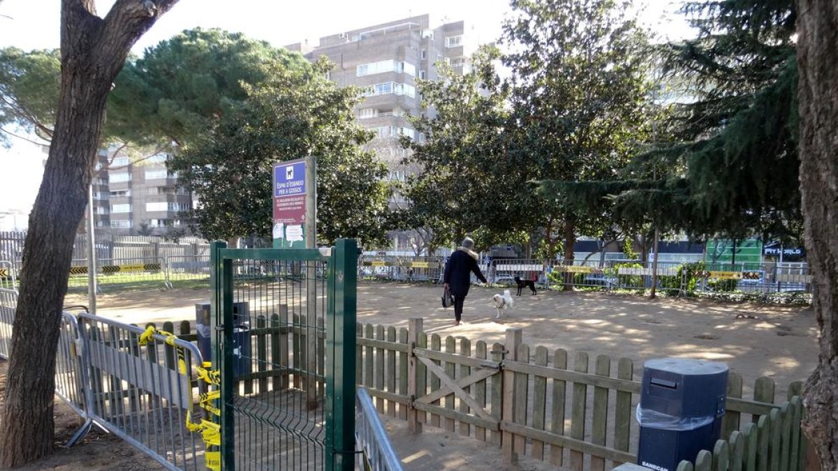 El espacio de recreo de perros del parque de Sant Jordi duplicará su superficie