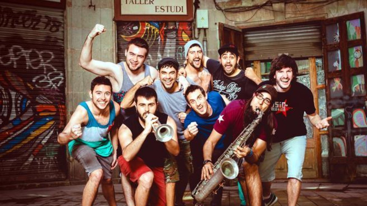 Txarango hace 'sold out' en Calafell para su gira de despido