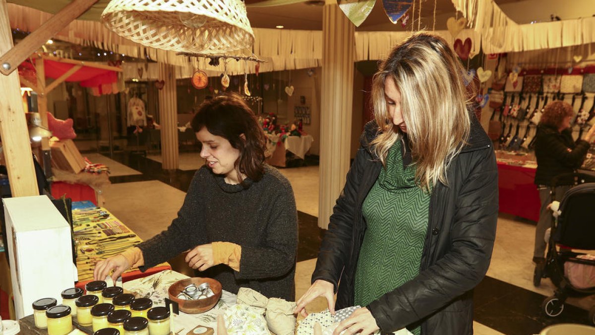 El mercado de artesanía Cajón de Sastre de Reus abre por séptimo año consecutivo