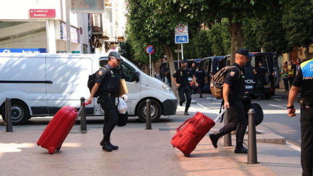 Se marchan todos los agentes de la Policía Nacional alojados en el hotel Gaudí de Reus