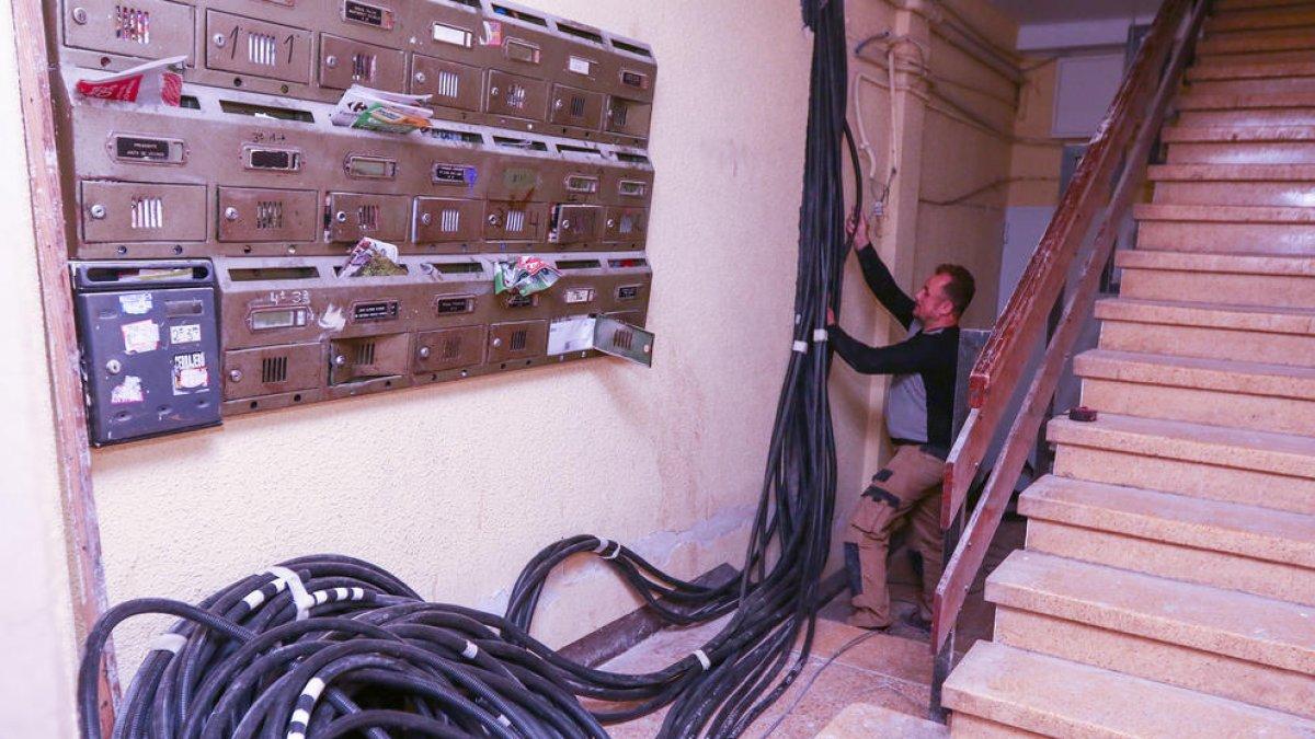 Los vecinos del 5 de Wad-Ras cambian la instalación y blindan los contadores