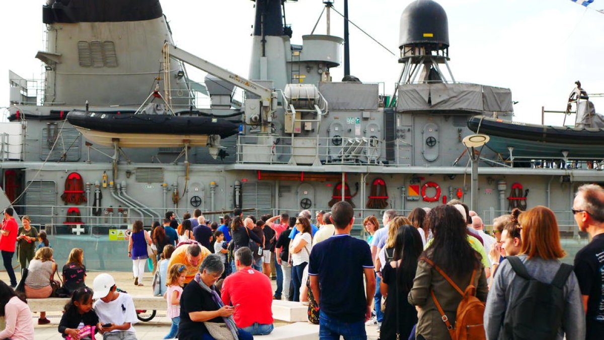 L'Infanta Cristina de l'Armada espanyola obre les seves portes el dia de la Hispanitat a Tarragona