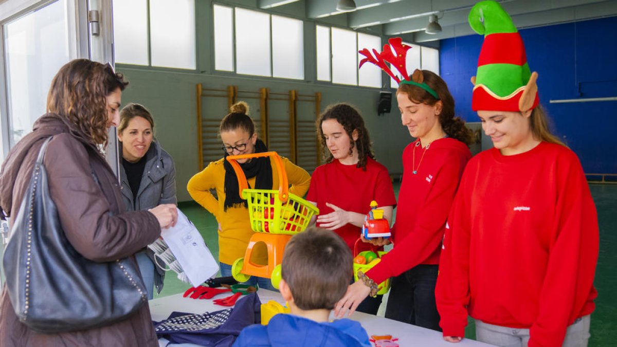 La provisión de juguetes nuevos y de segunda mano de La Forja, todo un éxito