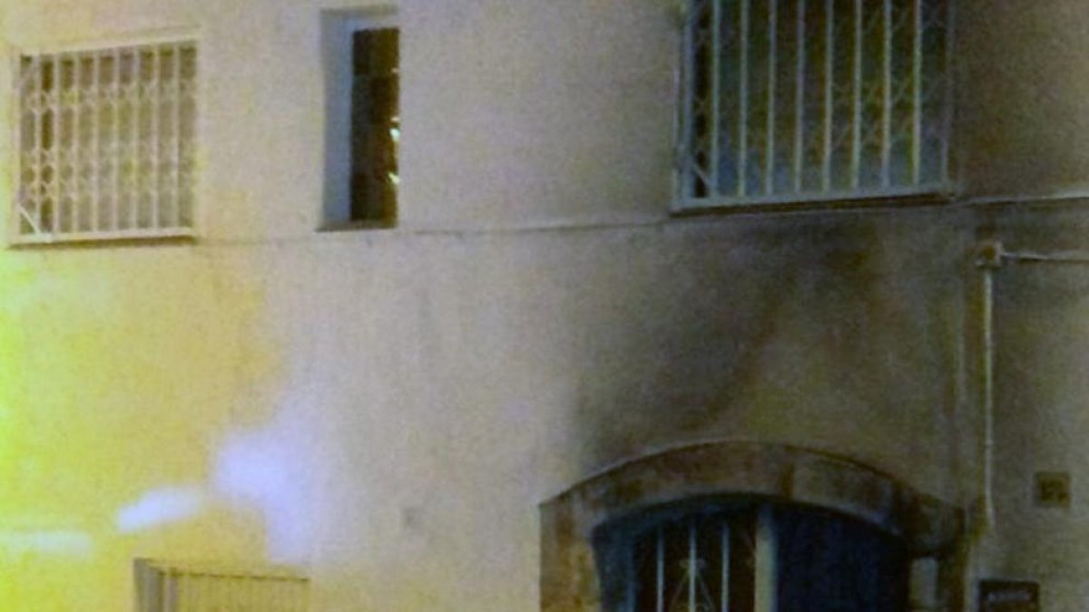 Imatge del turisme i la casa afectats.