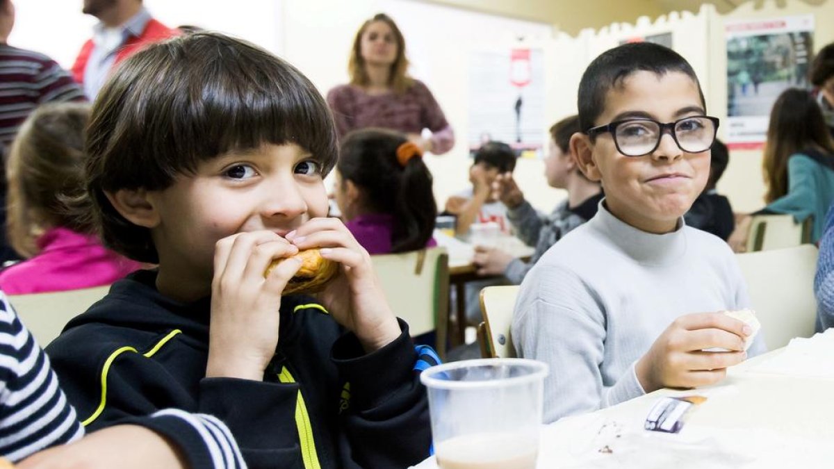 La Obra Social 'la Caja' recauda 57.510 litros de leche para el Banco de Alimentos de Tarragona