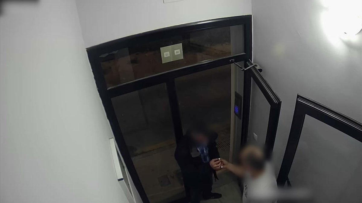 Detenen quatre persones i desmantellen dos punts de venda de marihuana i cocaïna a la Pobla