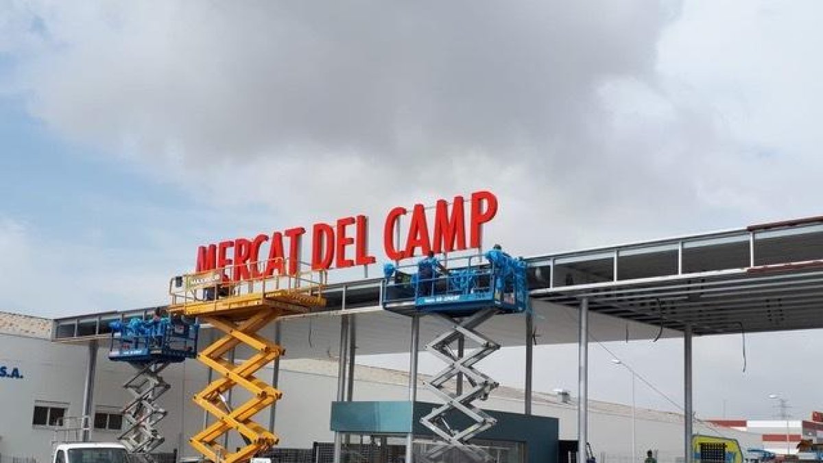 El nou accés al Mercat del Camp pren forma