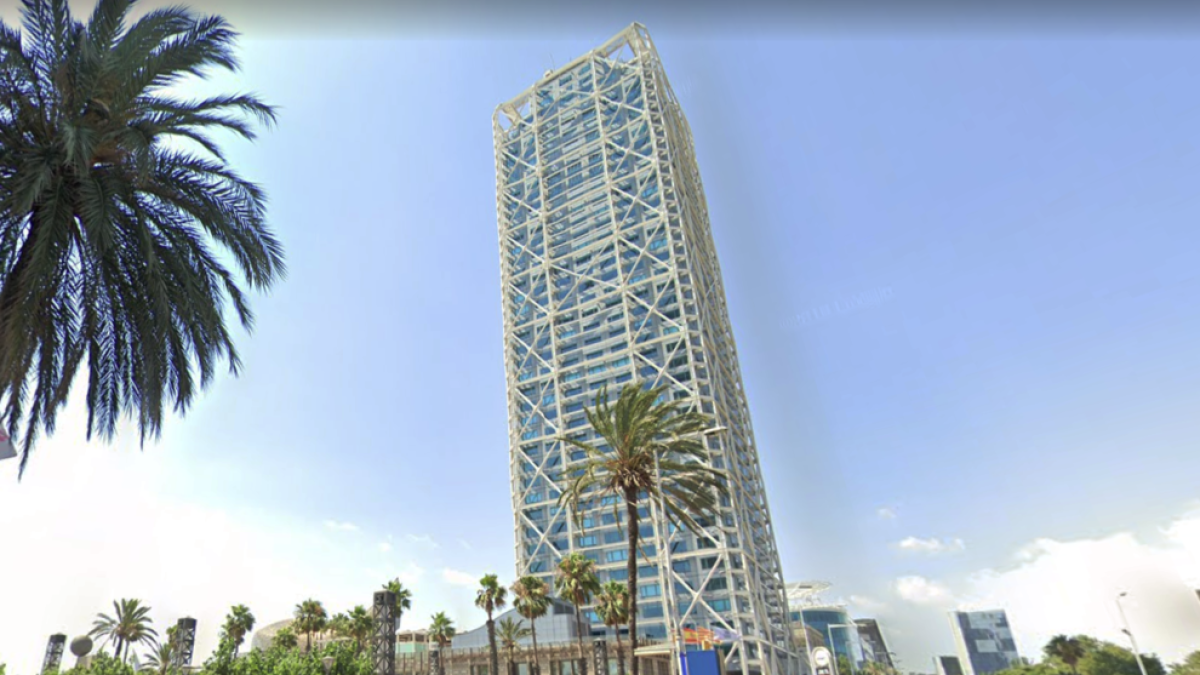 Roban dinero, joyas y ropa a un cantante de reguetón en un hotel de lujo de Barcelona