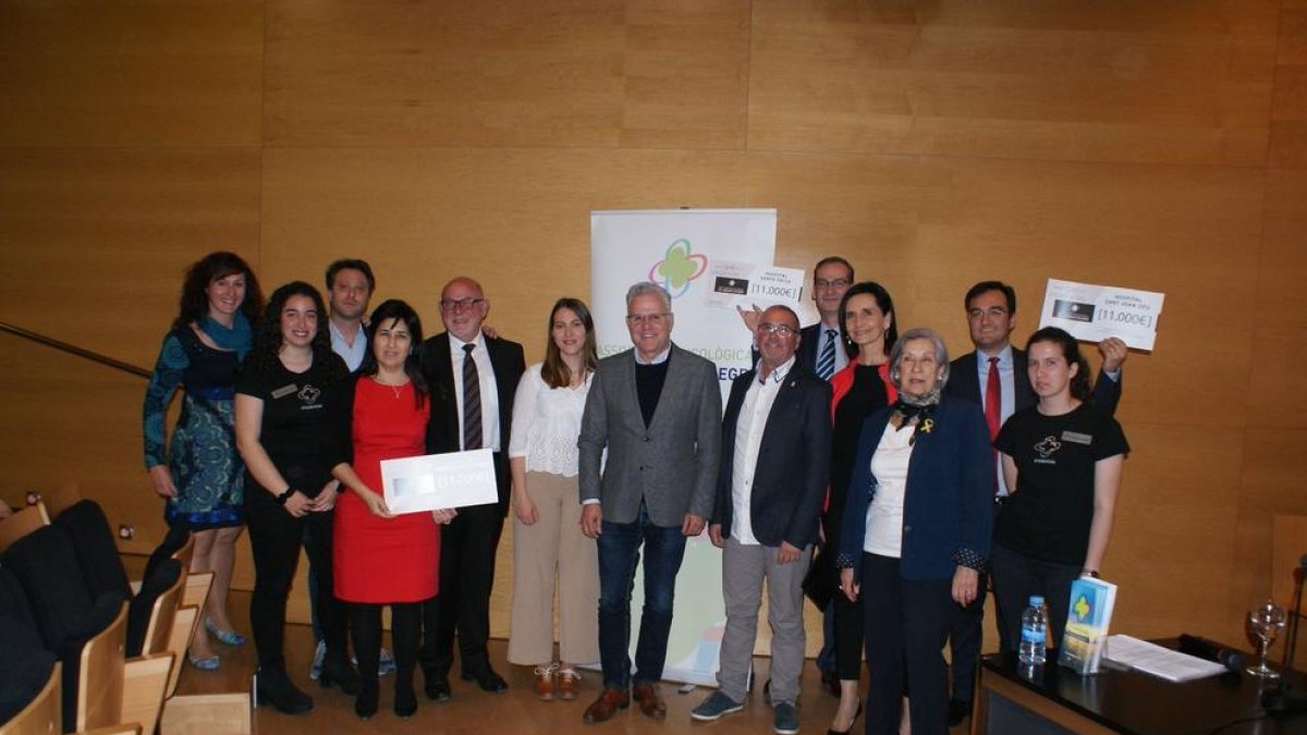 L'Associació Dr Amadeu Pelegrí lliura 33.000 euros a la investigació del  càncer
