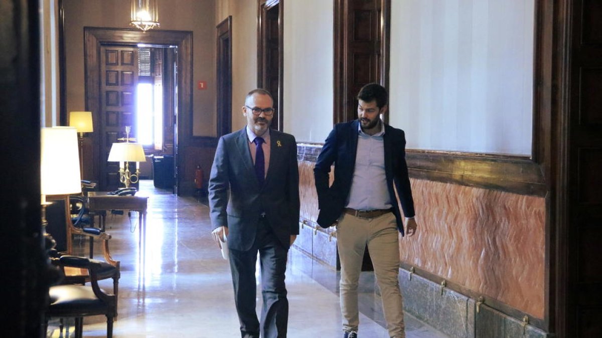 El TC notifica Torrent de las consecuencias penales de desobedecer las resoluciones