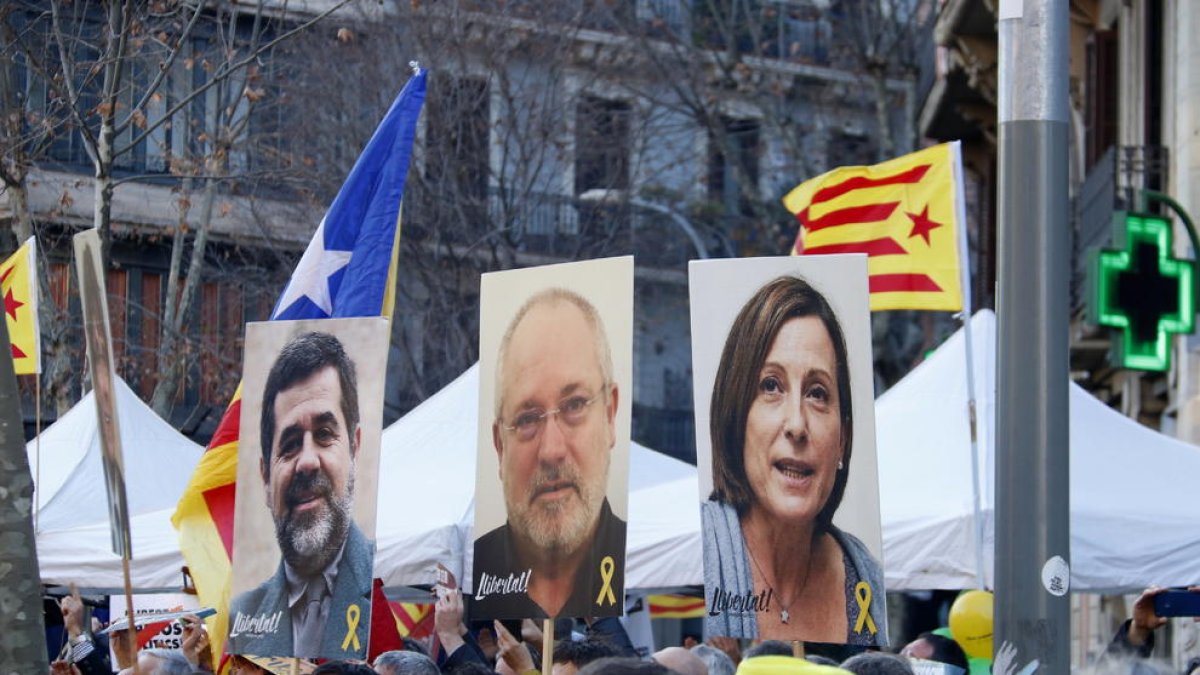 Junqueras i Rovira agraeixen el suport rebut a la manifestació en contra del judici de l'1-O a la Gran Via de Barcelona